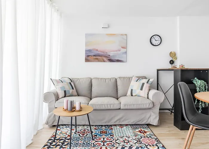 New!charming 2bd Close To Center And Natural *
